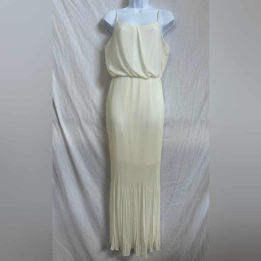 Gorgeous pleated maxi dress Size M